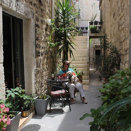 Street Garden Apartment Đảo Hvar Ngoại thất bức ảnh